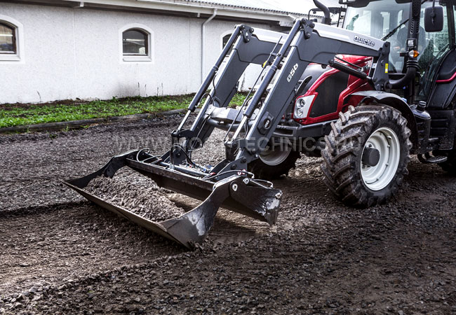 Quicke. Q56_Мульти-ковш_4 в 1_08_Valtra N123_web.jpg